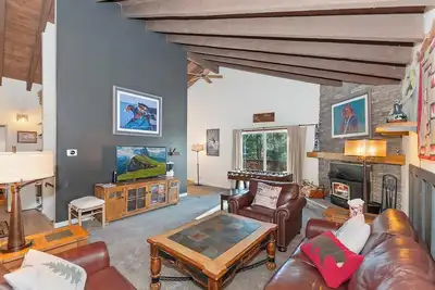 Image de Bantaba Bear Cabin By Destination Big Bear:Close to Bear Mountain, Golf Course and Zoo! Foosball! Wood Burning Fireplace!