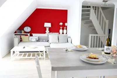 Image de Modern 2-bedroom apartment with south-facing balcony and free parking space