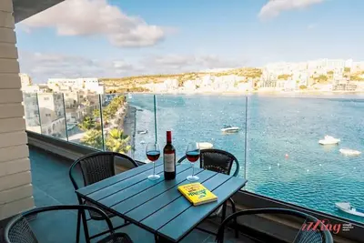 Image de Seaside Magic From a Stunning Apartment