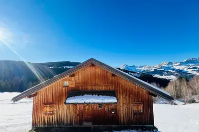 Image de Mazot savoyard avec 2 chambres, Wifi, animaux admis, parking privatif