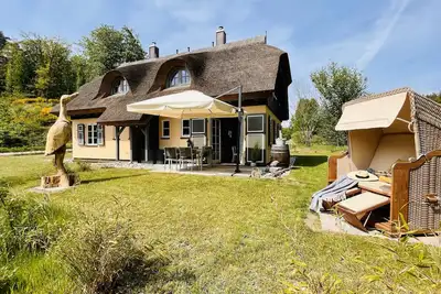 Image de Relaxation by the water: Holiday home Herrlichkeit 1 in the Klein Stresow vacation village