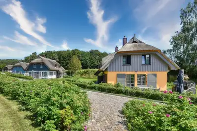 Image de Newly built, modern, exclusive - that describes the Klein Stresow vacation village