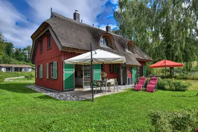 Image de Newly built, modern, exclusive - that describes the Klein Stresow vacation village