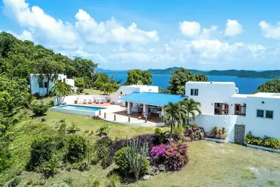 Image de Bvi Village bohemian Mediterranean-style hilltop villa & pool for relaxing times