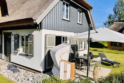 Image de Newly built, modern, exclusive - that describes the Klein Stresow vacation village