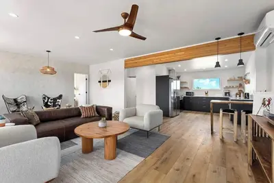 Image de Modern Fox Den | Hot Tub - Fire Pit - Views