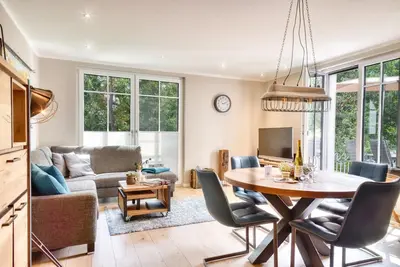 Image de Relax in style: The \"Lotsenbude\" in the Villa Sofie Binz.