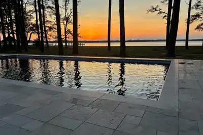 Image de Short drive to Downtown Cambridge | Private Dock | Guest House