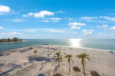 Image de 3b 2b Direct Beach Front Top Floor Corner