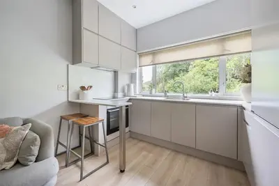 Image de 1 Br Luxury Apartment, Bright, Close to 2 Central Line Stations, Sleeps 2