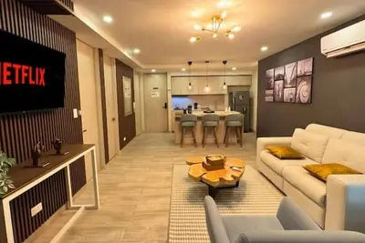 Image de New Luxury Apartment +Prívate Hot Tub + Nespresso + 13th Floor + Stunning Views