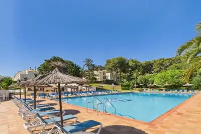 Image de Three Bedroom Two Bathroom Apartment in Bellaluz