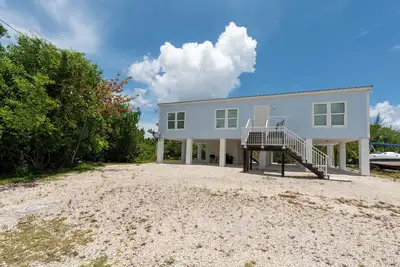 Image de Escape to Paradise, a 3-bedroom canal home on Big Pine Key.