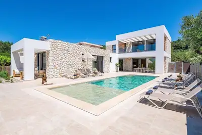Villa Alni by Villa Plus