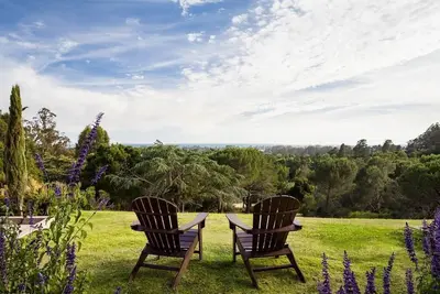 Image de Santa Cruz Sanctuary: Room with Forrest View & Private Patio