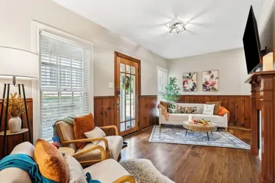 Image de This is Your Home Away From Home! Warm & Comfy 2bd