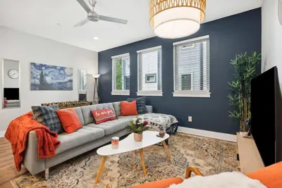Image de The Charm :2bd In the Heart of Magnolia & Stylish!