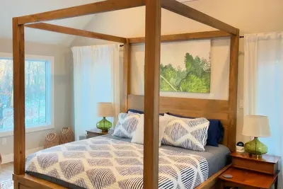 Image de A Wooded Retreat Michigan City - Mins to beaches, restaurants & more!
