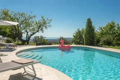 Ocean-Mountain Majesty View Lux