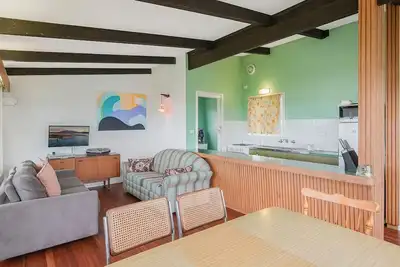 Image de Welcome to your lakeside haven!