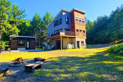 Image de Modern Moosehead Lake Chalet with Private Deck