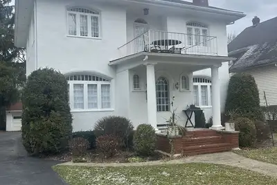 Image de Beautifully Renovated 4br Single Family Home. Sleeps 9 Pets Welcome: Brighton
