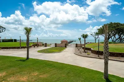Image de Sun and Sea Retreat - Located in the beautiful Villas at Royal Oaks Community