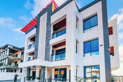 Image de Platinum Lux 2-bedroom unit at the O's Apartments