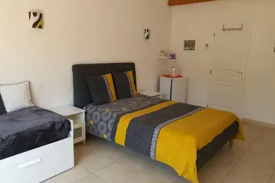 Image de Grande Chambre D'hôtes (3) Avec Terrasse au Calme. Animaux de Compagnie Acceptés
