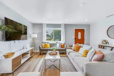 Image de Exquisitely Designed Outstanding Torrance Home Walk to shopping mall