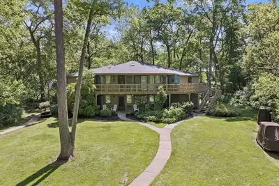 Image de Charming 2br condo in Fontana-on-Geneva Lake with WiFi, Ac with Golf Cart
