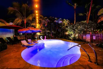 Image de Charming 1919 Charleston-Style Home w/ Heated Pool