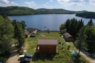 Epinette 3 Br Chalet on the Lake | Gracefield