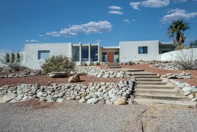 Image de Saguaro Springs: Comfy Modern Minimalist Space. Htd pool option+Views