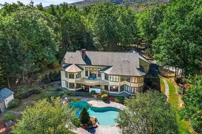 Image de \"The Oasis\"  Pool/Hot tub/Game-Room/Ski/Sleeps 18