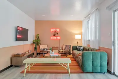 Image de Our West Nest 3 bdrm Home, 3Bath 5 Beds, WiFi Fenced Backyard Near OldeTown Arvada