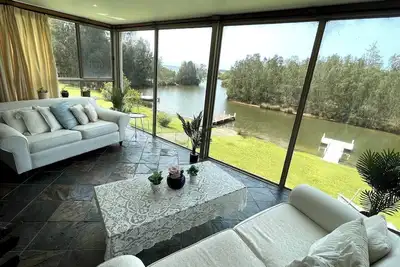Image de EntireHome: BasinWaterStays Waterfront Jetty 4Brms 8Guests