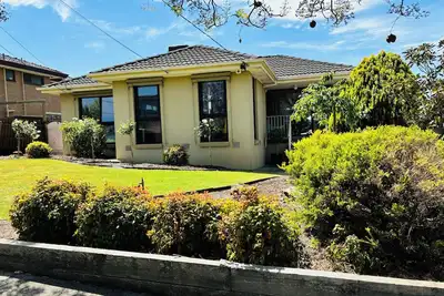 Image de Hillside Haven - 10 mins from the airport