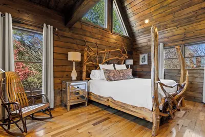 Image de Luxe Blue Ridge Cabin: Game Room, Hot Tub & Views