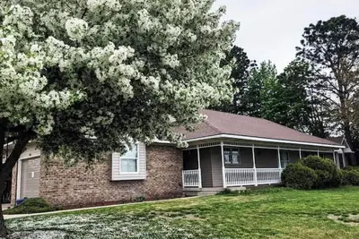 Image de Spacious 4-bedroom house in fantastic Grandville with WiFi, Ac