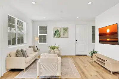 Image de Beautiful Remodeled Home Perfect for Friends/Families Close 2 Airports