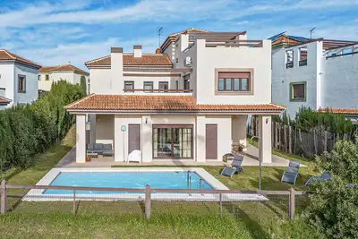 Image de Belle maison à Guillena avec WiFi