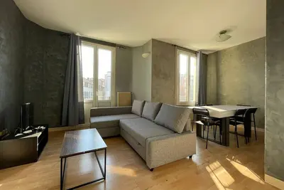 Image de Appartement spacieux avec balcons – Centre-ville