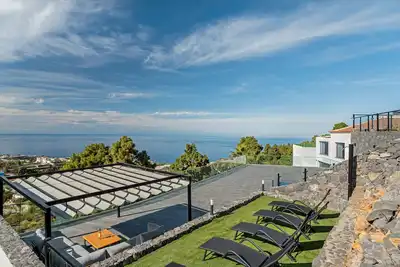 Image de 'Buena - Vista' avec vue sur la mer, piscine privée et Wi-Fi