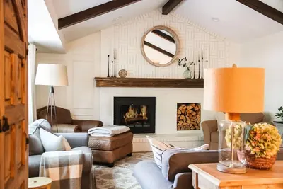 Image de Updated 4 Bedroom Home Near Stunning Lake • Cozy Fire Pit • 40 Mins from Rmnp