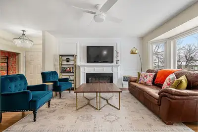 Image de Large 4-level Split, 6 Bedrooms, 13 Beds, Near Fish Creek!