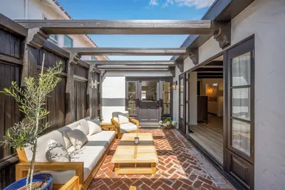 Image de Charming Remodeled Newport Home next to the Beach