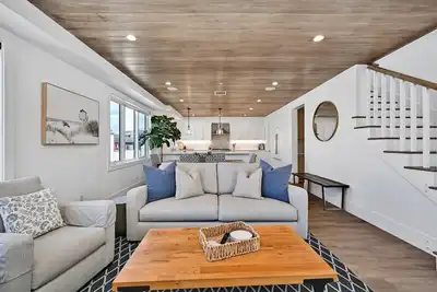 Image de Modern Luxury Condo w/ Spacious Rooftop & Fire Pit