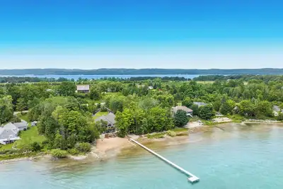 Image de Spectacular Lakefront Retreat on Lake Michigan in Suttons Bay