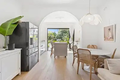Image de Bondi Oasis ~ Steps to the Beach ~ Parking & Garden